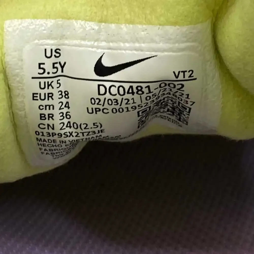 Nike Purple Green Synthetic Lace-Up Sneakers | Women’s Size 5.5